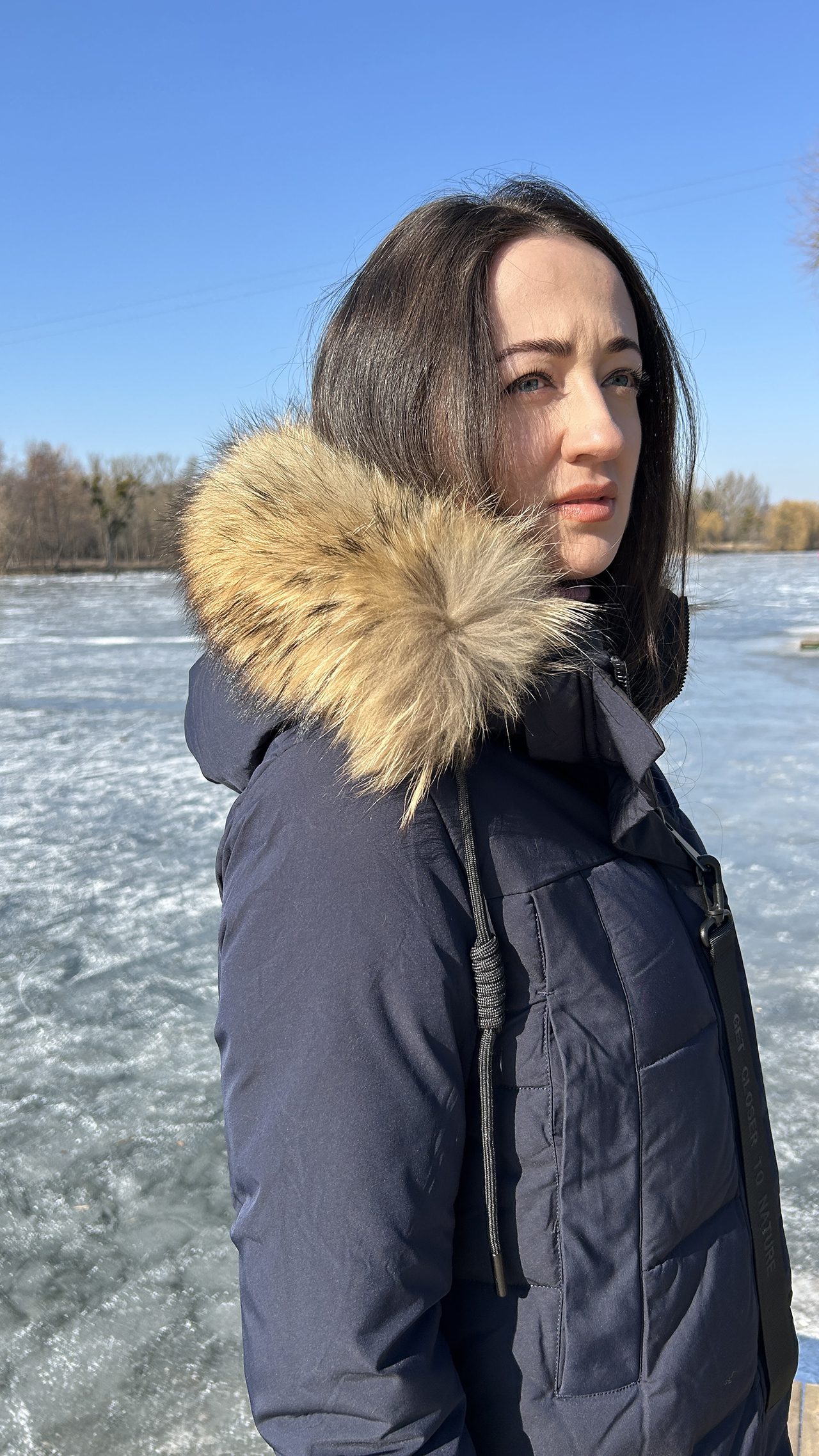 Пуховик жіночий довгий з капюшоном San Crony парку синій з мехом натуральний єнот - Зображення 7