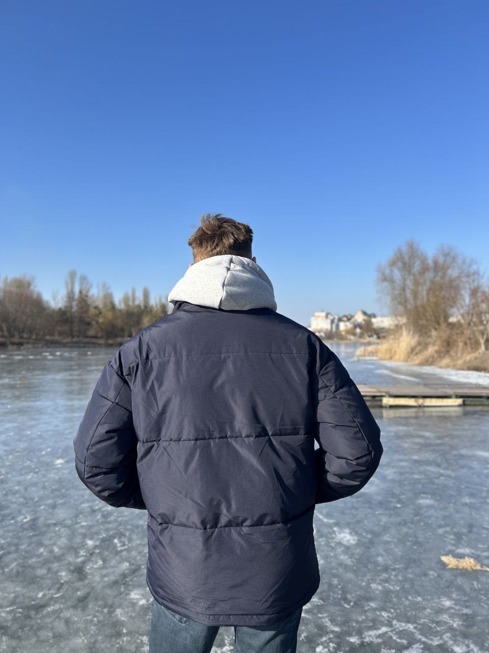 Пуховик чоловічий синій з трикотажним сірим капюшоном San Crony оверсайз із внутрішньою маніжкою, що переходитиме в капюшон. - Зображення 4