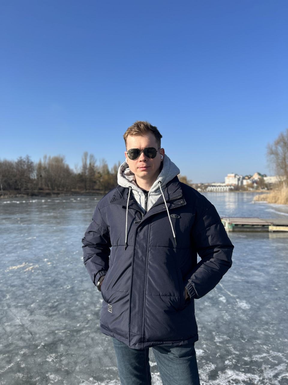 Пуховик чоловічий синій з трикотажним сірим капюшоном San Crony оверсайз із внутрішньою маніжкою, що переходитиме в капюшон. - Зображення 3