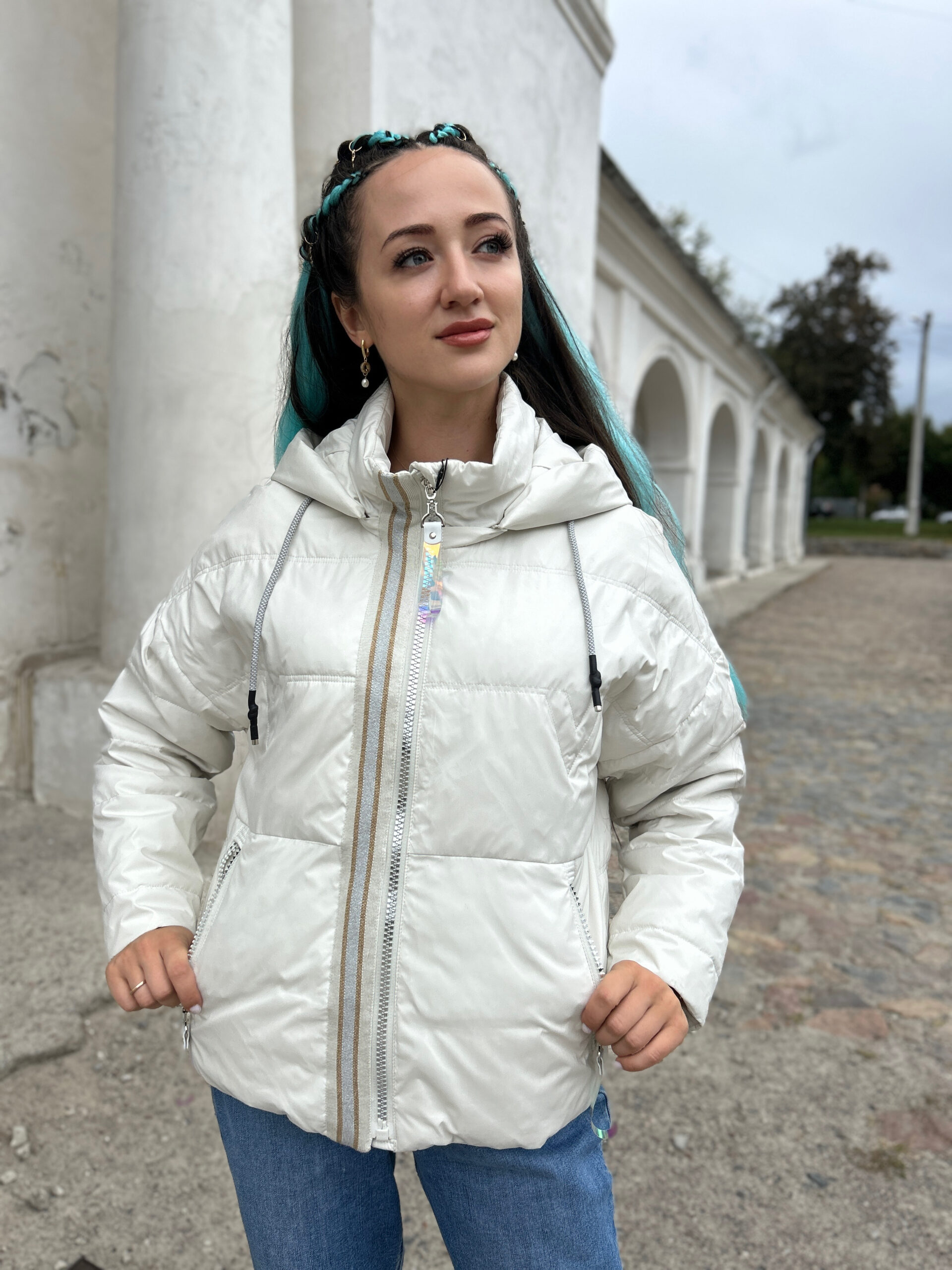 Куртка жіноча Snowimage коротка біла зі з'ємним капюшоном - Зображення 2